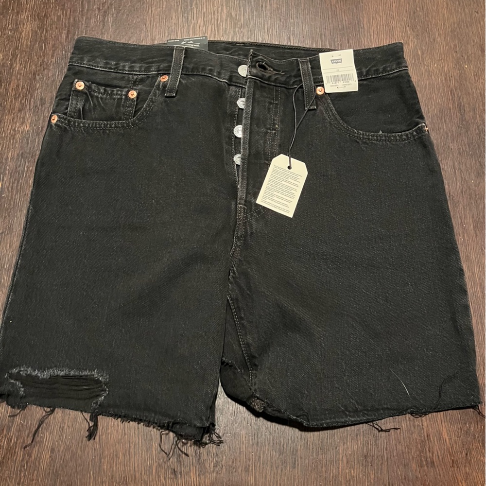 BRAND NEW Levi’s 501 longer shorts